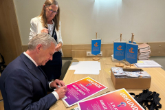 9bc276f6-39bc-4bc5-b5b8-820208d5fda4