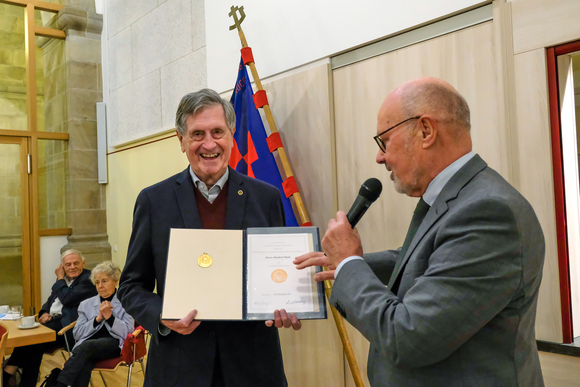 Wenn Politik auf Herzlichkeit trifft